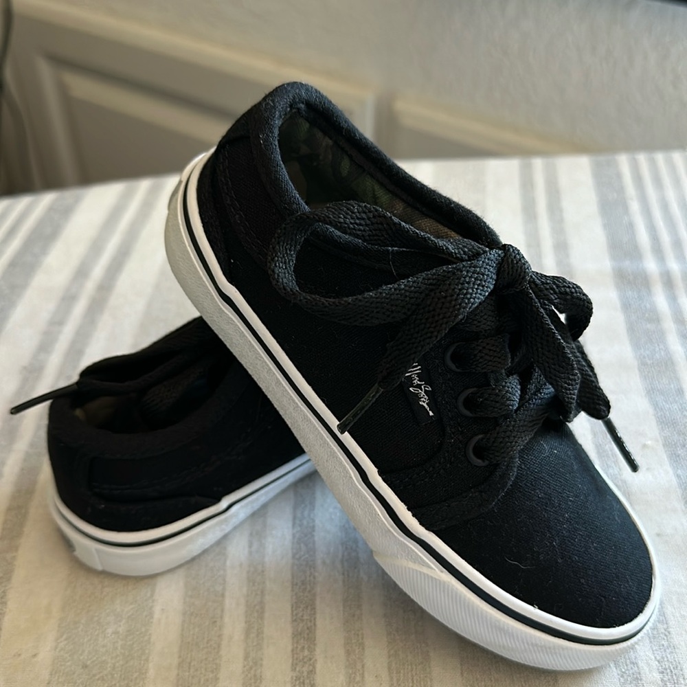NWT MAUI and Sons canvas skate shoes. Black/white. Little boy size 11.